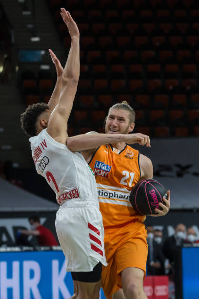 他在球场上 他在球场上