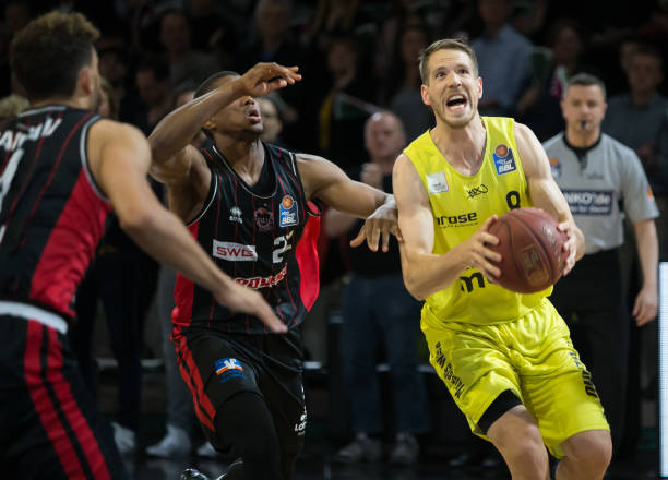 他的表现不 他的表现不